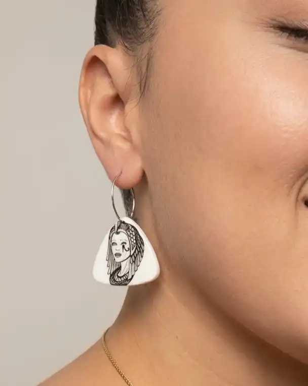 Pendientes resina ecológica de egipcia, detalle 2