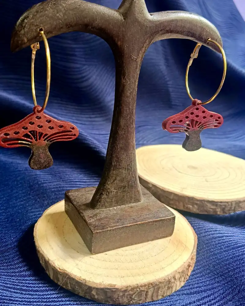 Pendientes amuletos del otoño "setas", detalle 2
