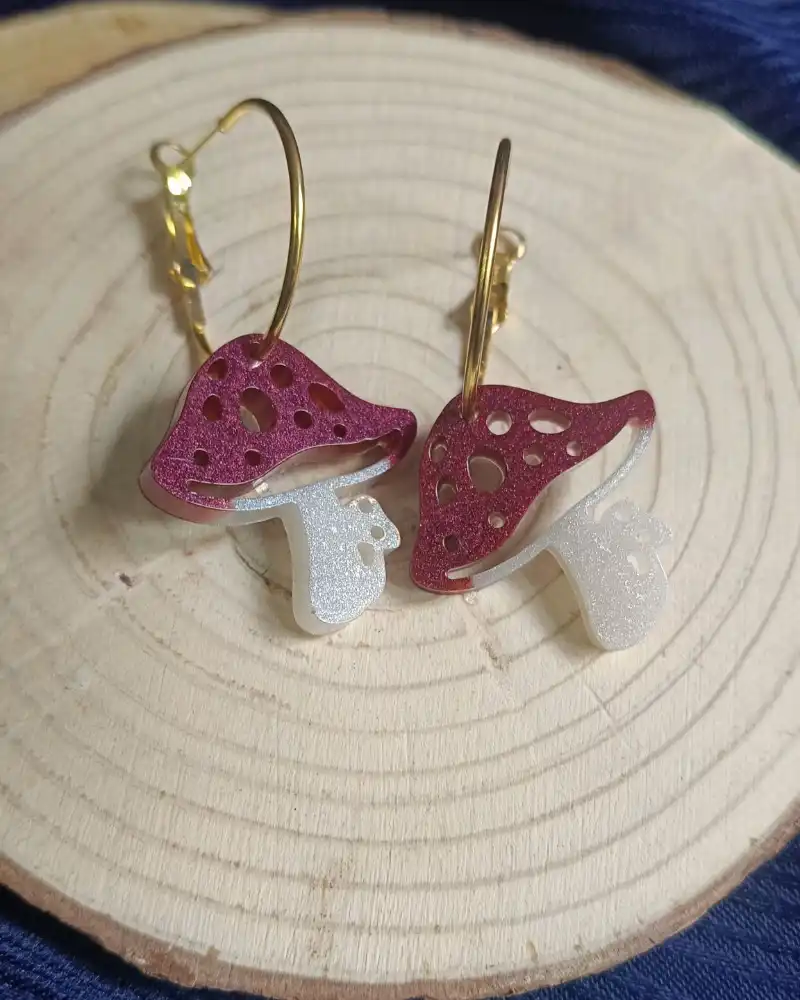 Pendientes amuletos del otoño "Setas", detalle 2