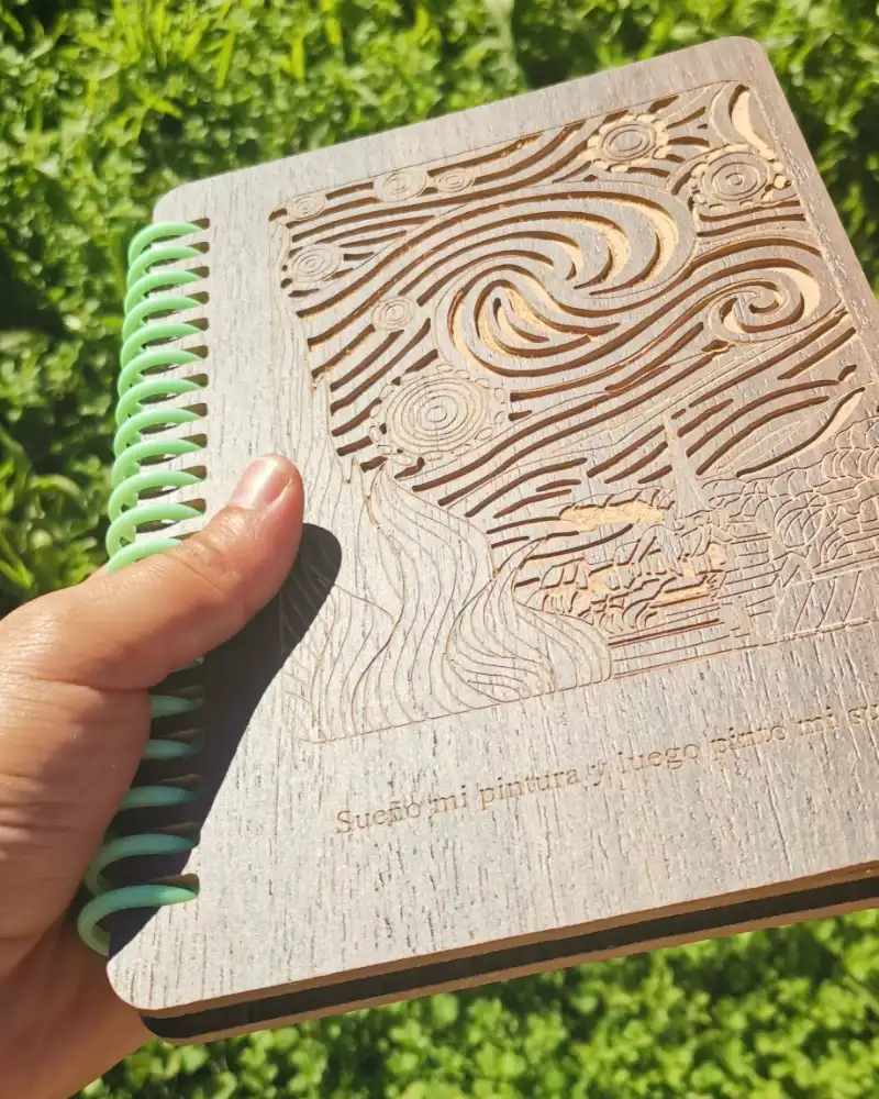 Libreta A5 infinita madera La noche estrellada, detalle 2
