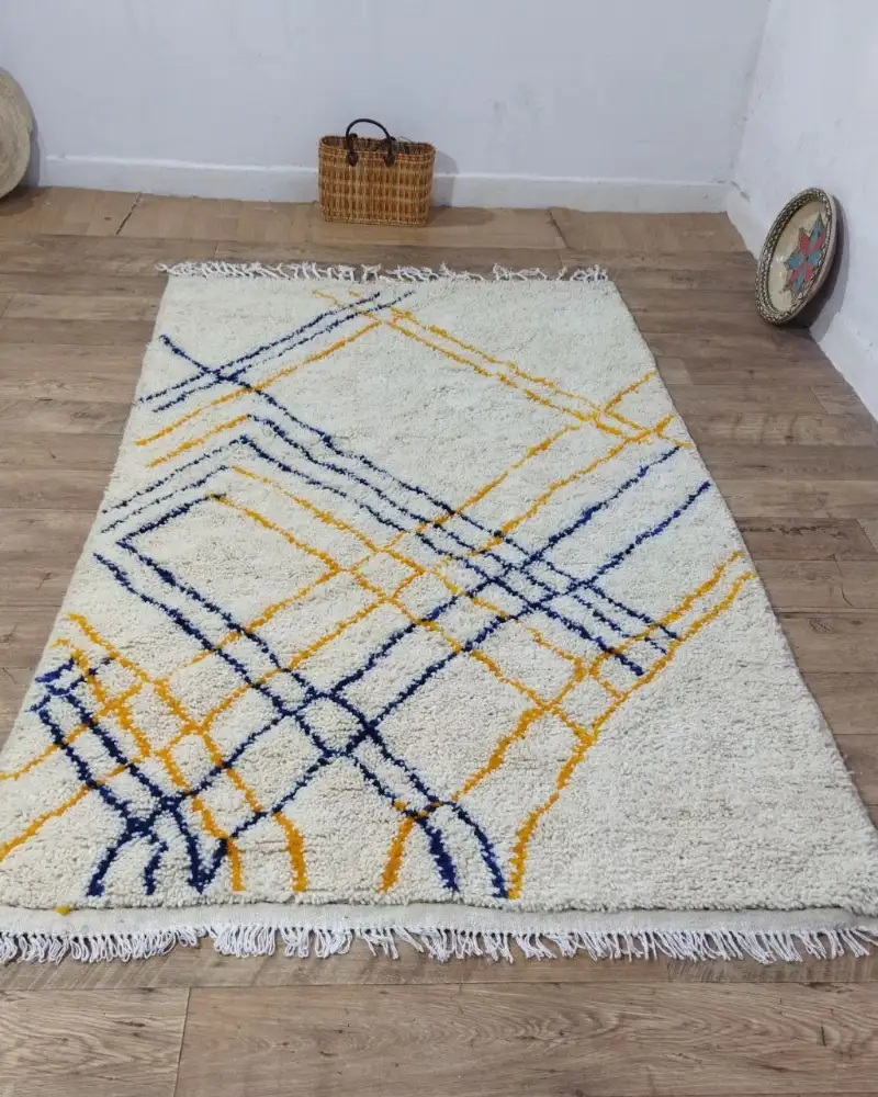 Alfombra bereber marroquí artesanal de lana – 250 × 150 cm – Diseño geométrico en azul y mostaza, detalle 2